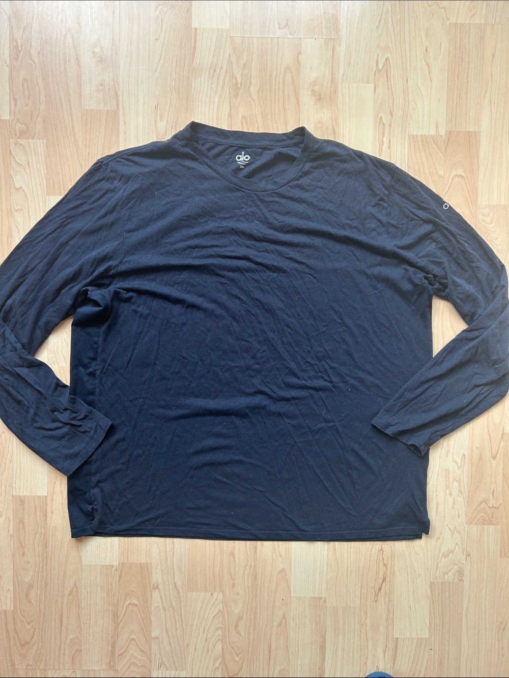 ALO Yoga Men's Long Sleeve Crewneck Shirt in navy XXL
